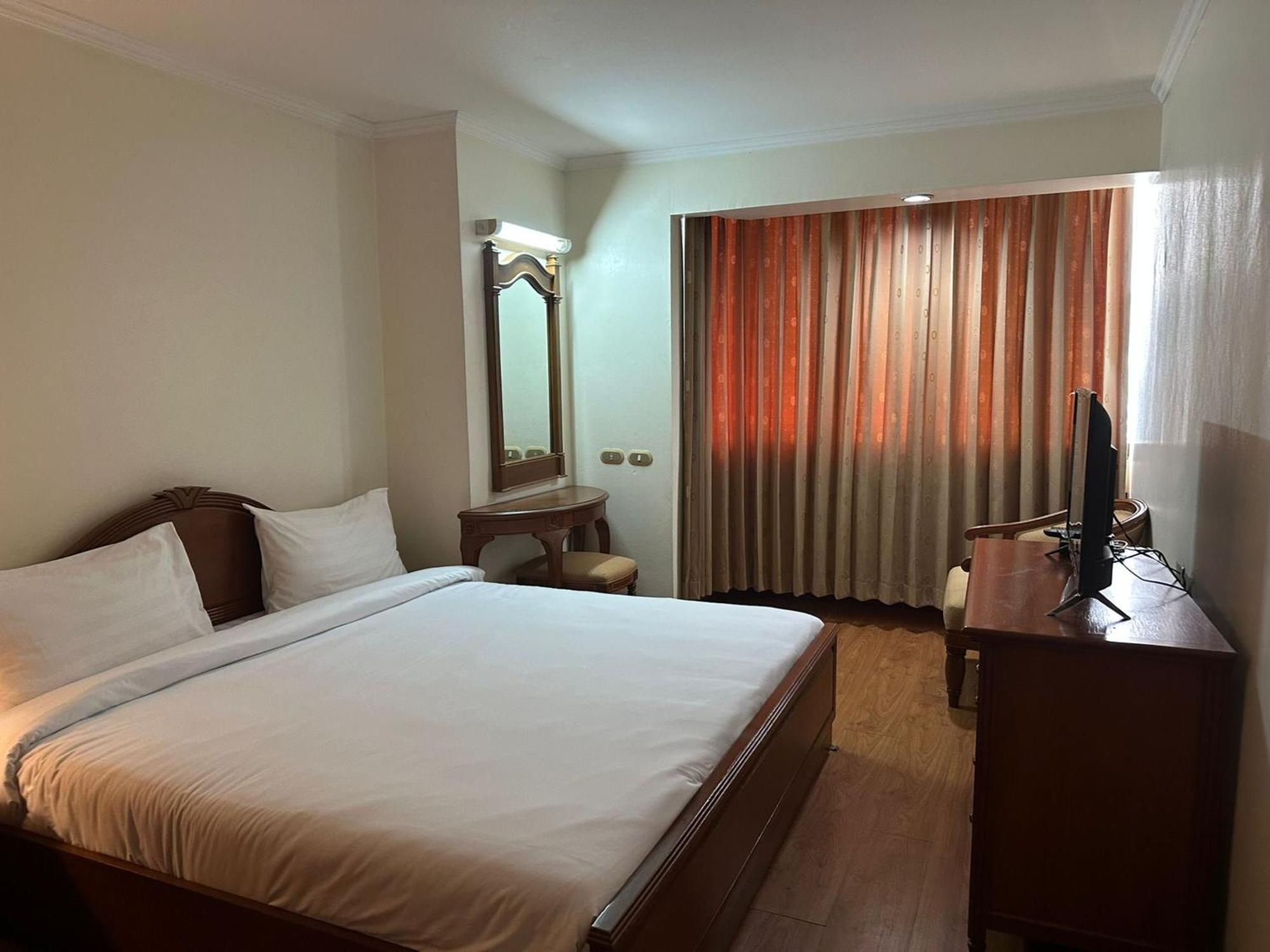 Affordable Serviced Apartments In Nana Omni Tower - Prime Sukhumvit Location Bangkok Exterior photo